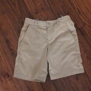 Under armour medium’s. Lightly stained on the back pocket. Probably washes out